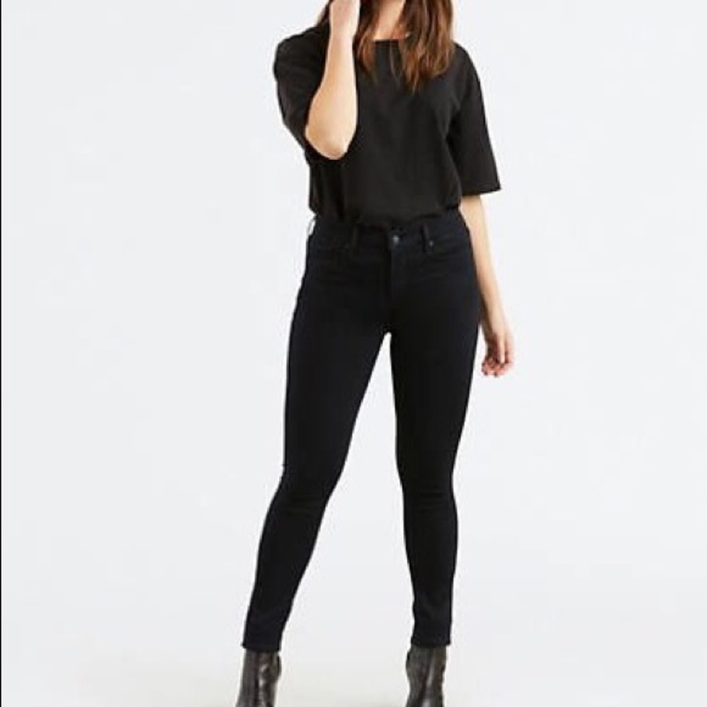 Trendy Black Levi’s Mid-Rise Skinny Jeans